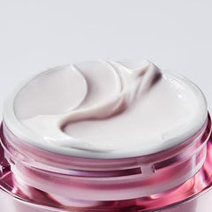 Close‑up texture of Resilience Multi‑Effect Night cream in open jar