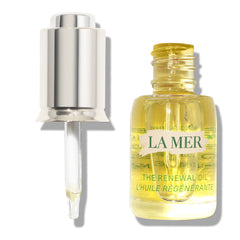 La Mer The Renewal Oil with dropper on a white background