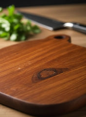 Acacia Wood Serving Board with Handle – Solid Wooden Cutting & Chopping Board for Kitchen, Cheese, Bread & Charcuterie, Natural Durable Wood Design